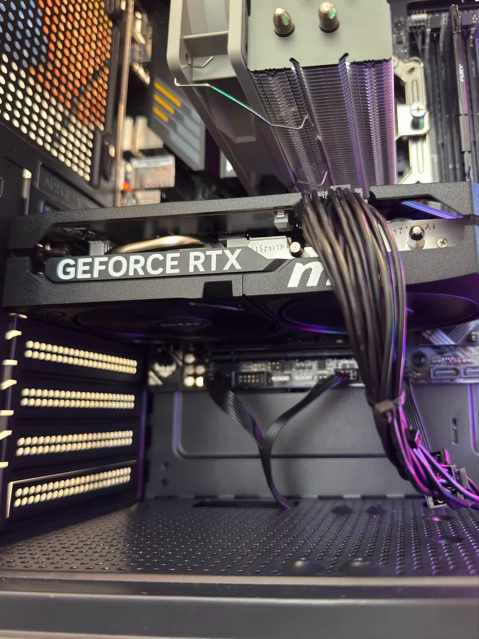 Placa de Vídeo  NVIDIA GeForce MSI RTX 5060 8GB - Foto 3