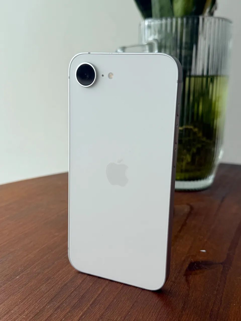 iPhone 16E na garantia impecável