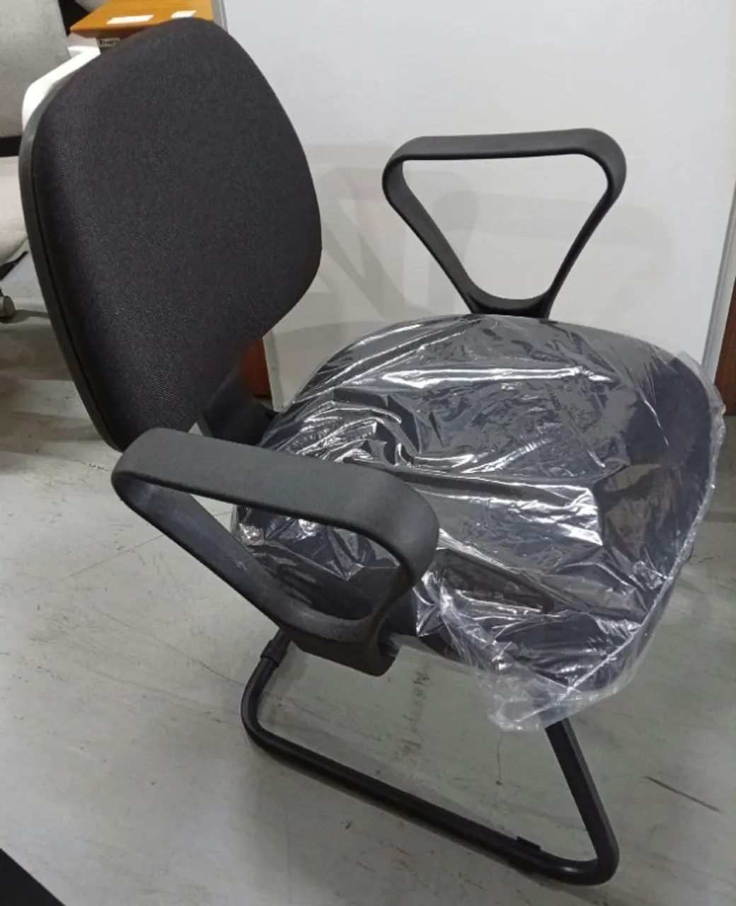 Cadeira Fixa Flexform Para Escritório Modelo Ski - Foto 2