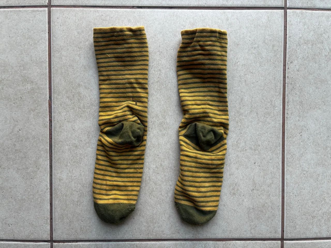 Meias listradas amarelo e verde (KAFU)