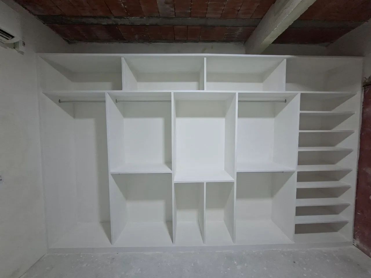 Guarda-roupa de gesso 