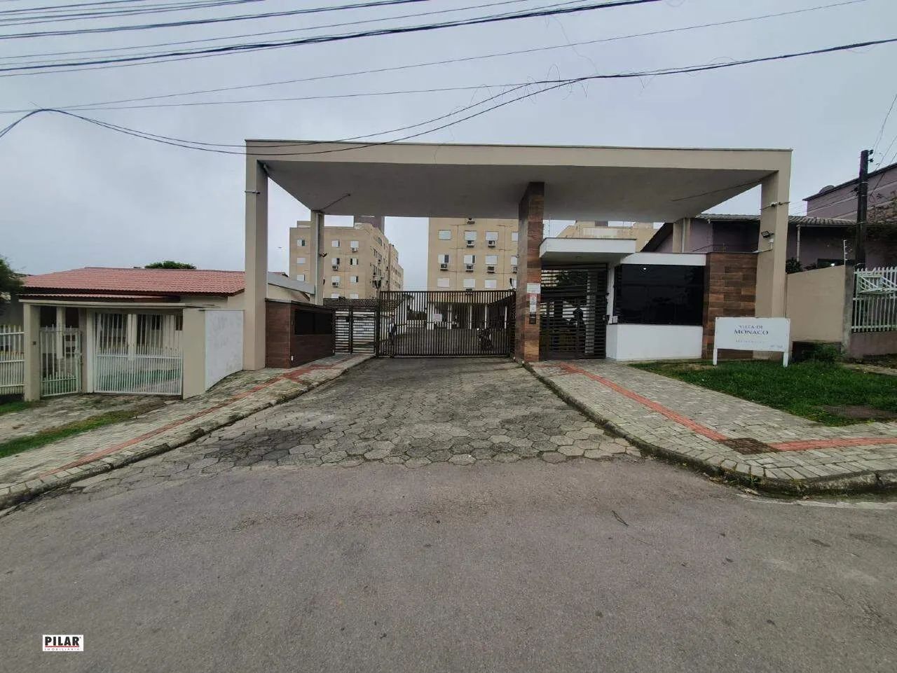 Apartamento semimobiliado com 02 dormitórios