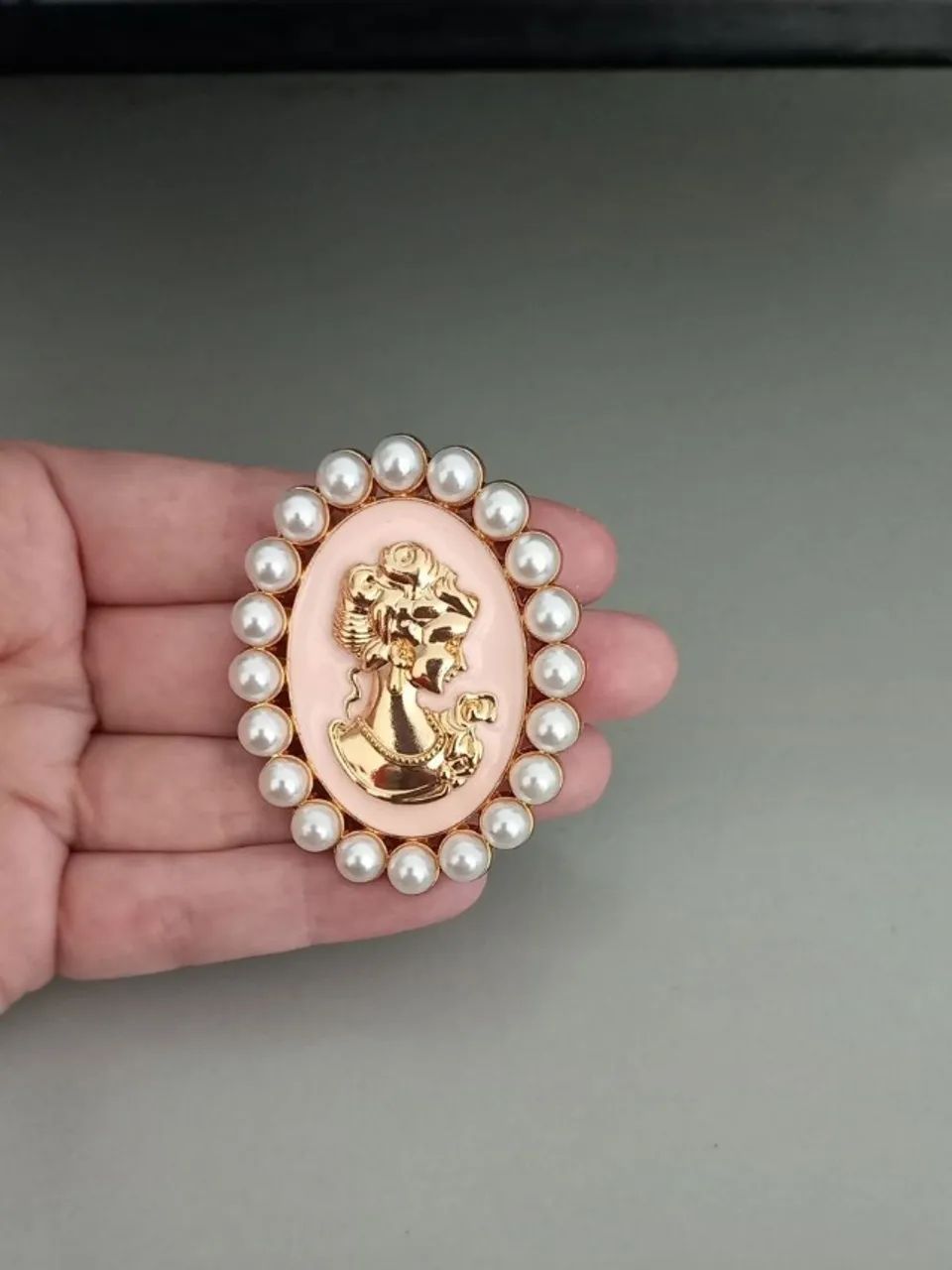Broche de Camafeu Rosa com Pérolas (novo) - Foto 2