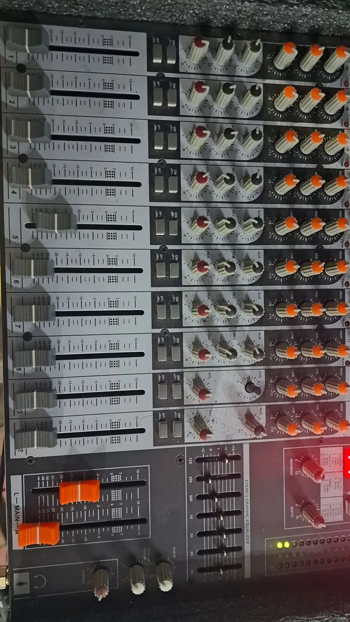 Mesa Soundcraft sx1202fx com case - Foto 3