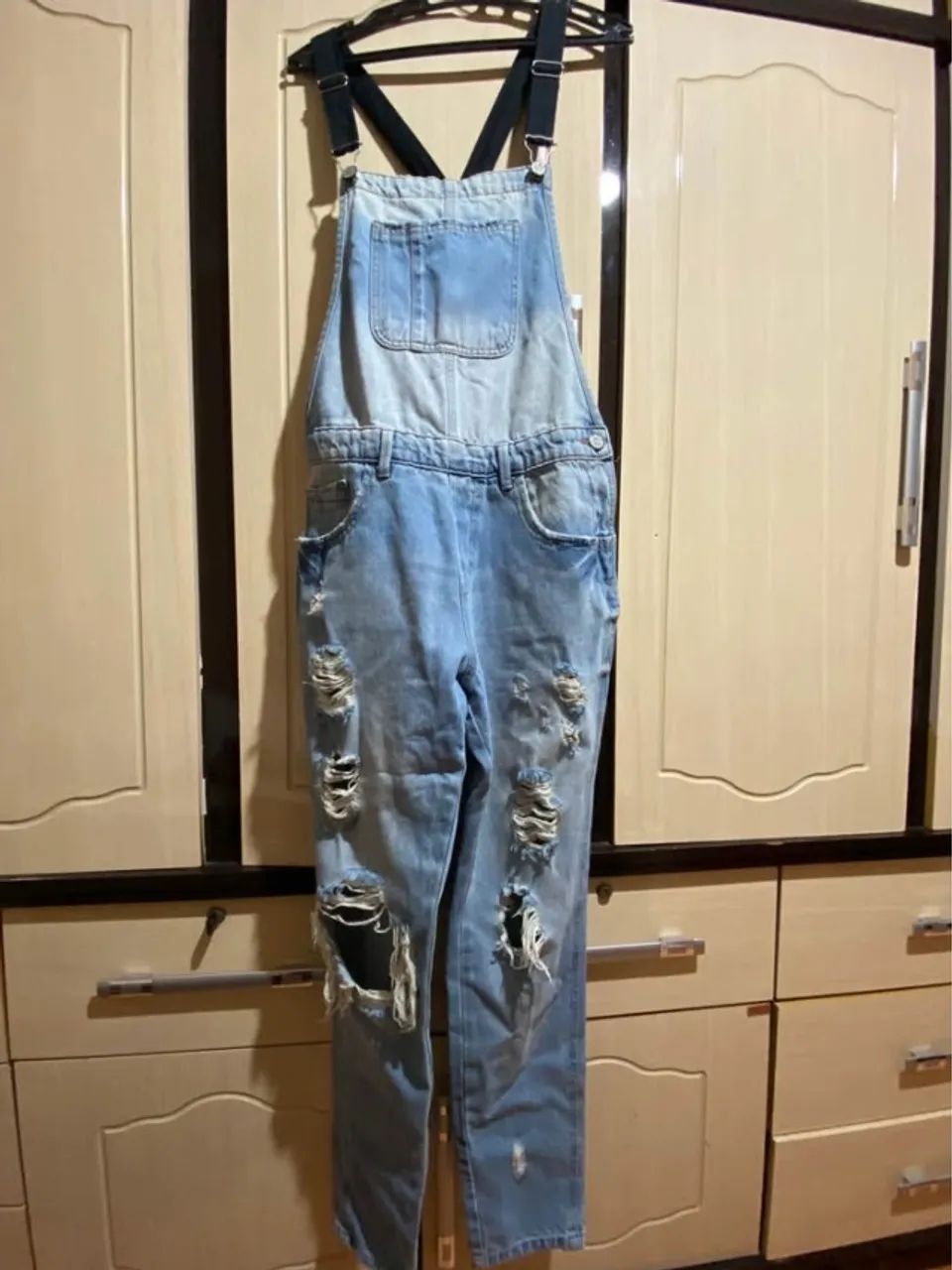 Macacão jeans destroyed TAM - M - Foto 3