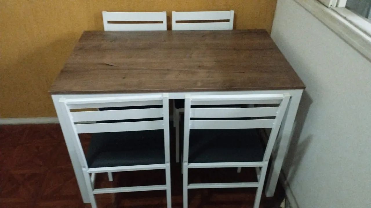 Mesa com 4 cadeiras, excelente estado! 65581381134211122
