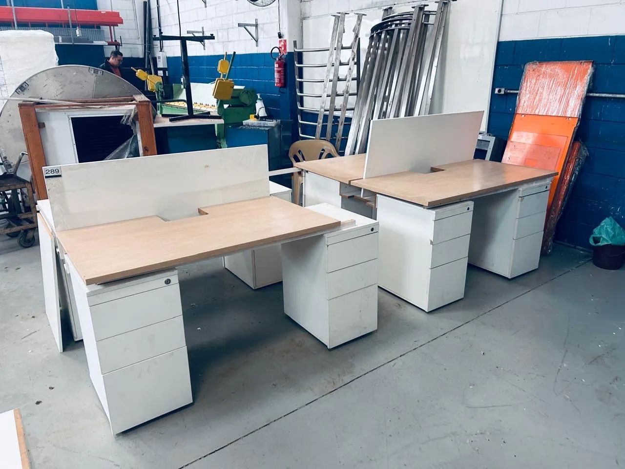 MESA ESTAÇÃO DE TRABALHO COM GAVETEIRO 