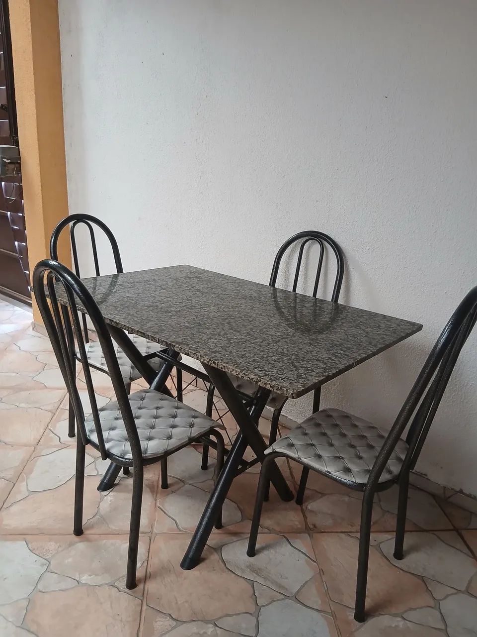 Mesa com cadeiras  - Foto 2