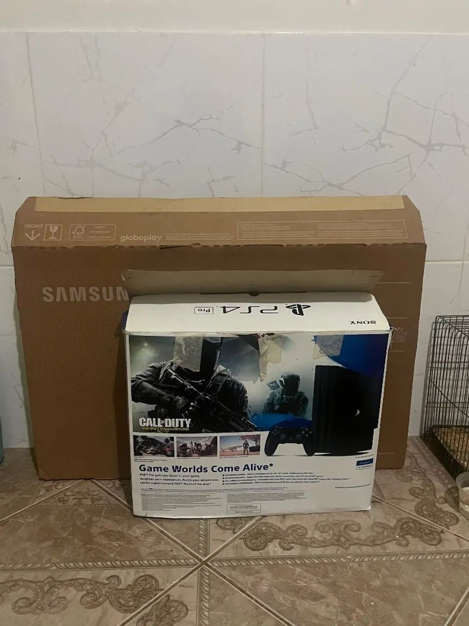 Ps4 pro 1tb com 2 controles e 9 jogos mais TV Samsung 32 polegadas  - Foto 3