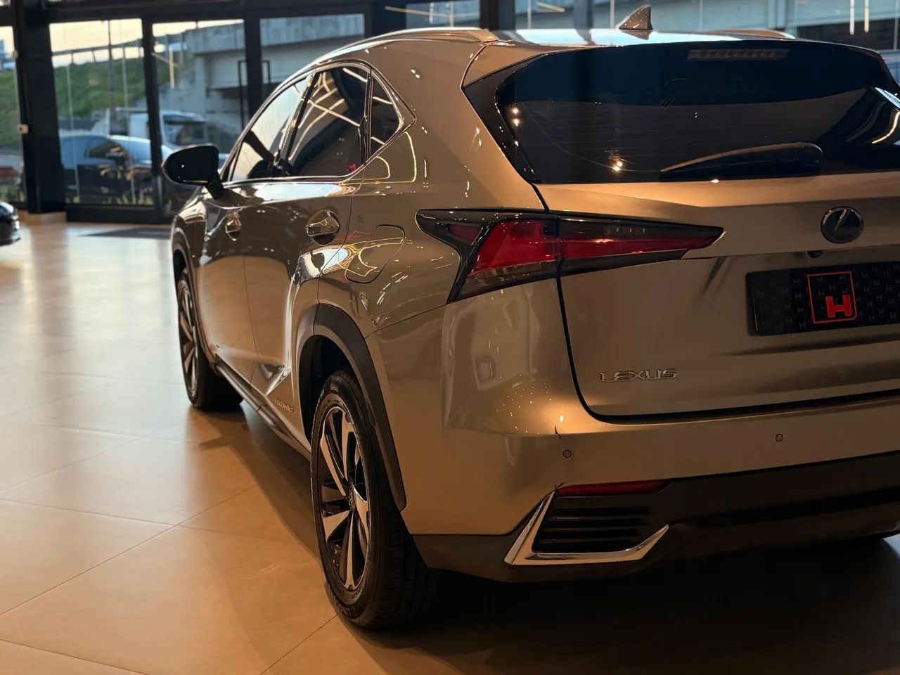 Lexus NX-300 H F-sport 2.5 16V Aut., foto 16 de 16