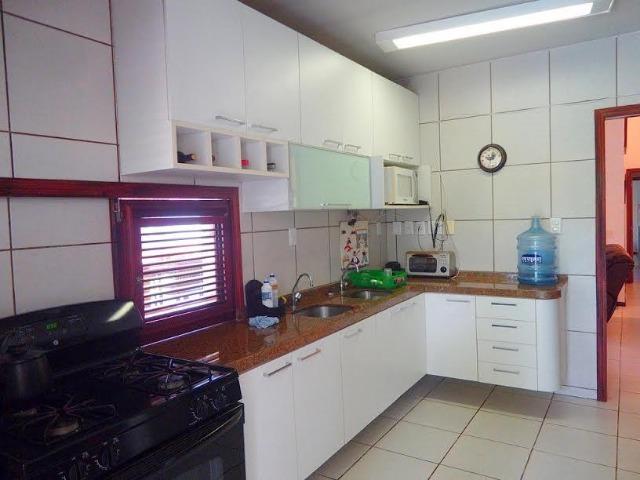 Casa plana em condomínio na Lagoa Redonda com 200m, 3 suítes e Piscina - Foto 17
