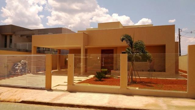 Samuel Pereira oferece: Casa 3 Suites Moderna Armários Churrasqueira Sobradinho CABV