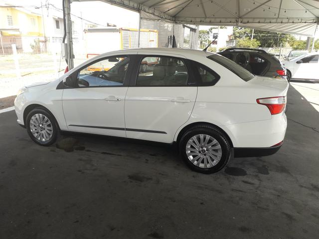 Grand Siena Essence 1.6 16v Manual - Foto 2