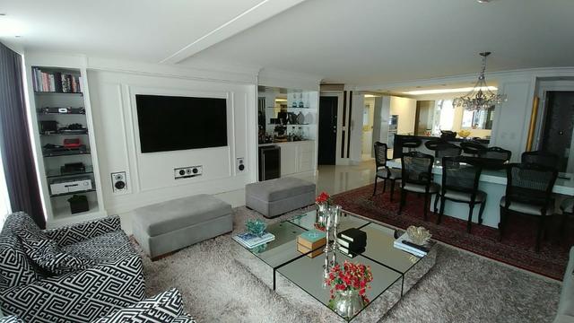 Apartamento bem mobiliado de 3 dormitórios no Centro de Florianópolis - SC