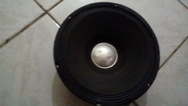 Sub de caixa amplificada
