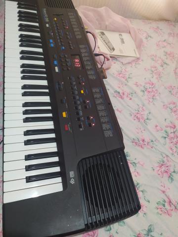 Teclado Roland E-28