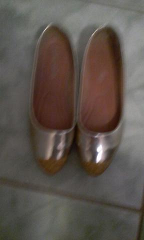 Sapatilha dourada com glitter- n*38
