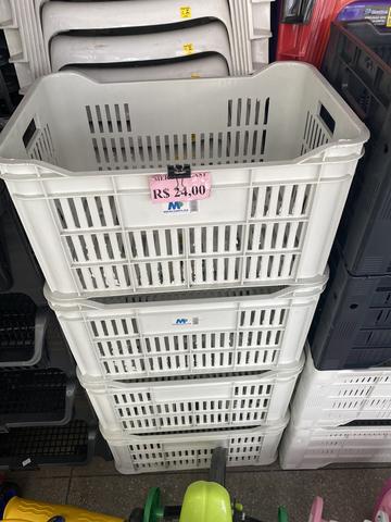 Caixa plástica nova 24 reais a unidade para verdura