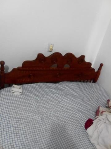Vendo cama de madeira