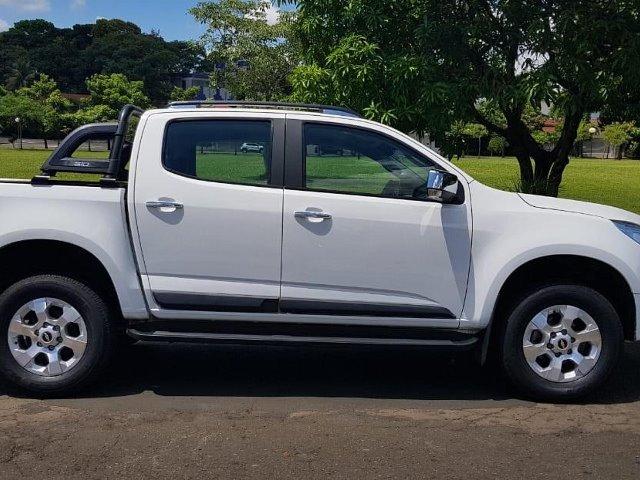 Vendo S10 novinha caminhonete conservada sem detalhes - Foto 3