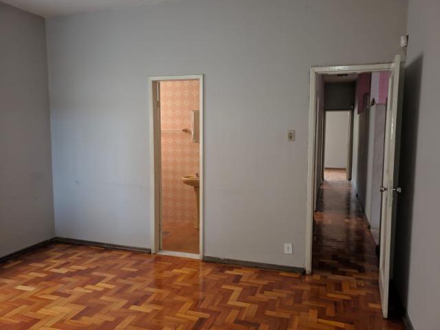 Alugo casa de 4 quartos na Av. 28 de março - Foto 8
