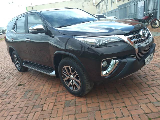Hilux sw4 srx 2.8 tdi 4x4 diesel 7lg at 16-17 - Foto 8