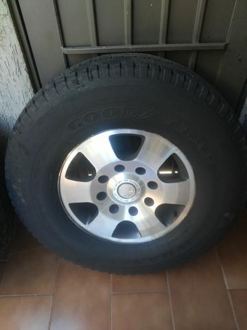 Rodas f250 com pneus goodyear - Foto 3