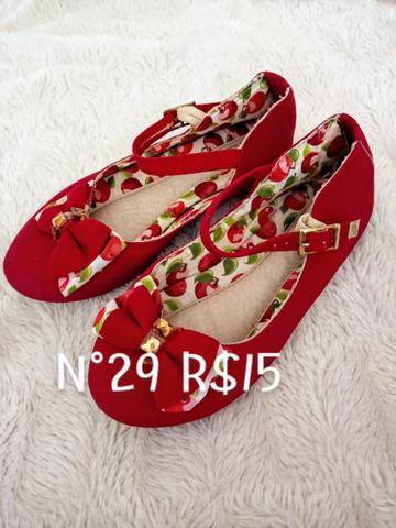Sapatos de menina semi novos