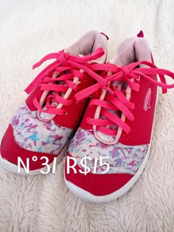 Sapatos de menina semi novos - Foto 5