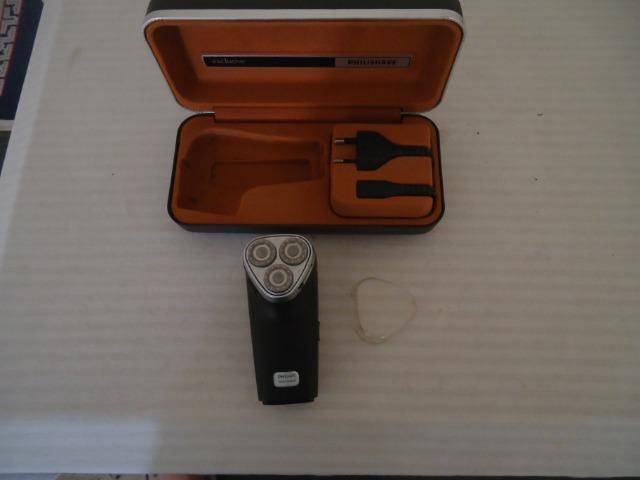 Vendo aparelho de barba philips - Foto 2