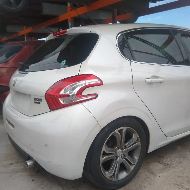 Peugeot 208 Griffe 2015  (Peças)