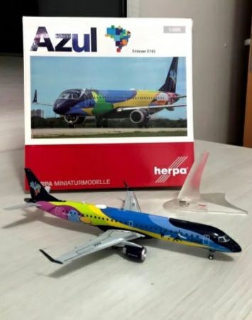 Miniatura Avião Embraer 195 Azul Linhas Aéreas - Herpa Wings Escala 1/200 - Foto 2