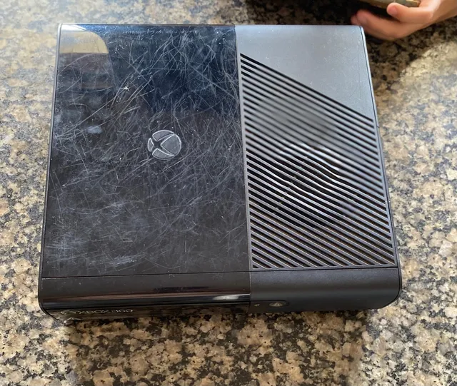 console xbox 360 super slim retirada de peças (leia)