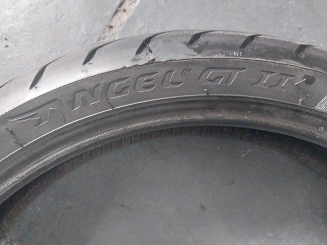 pneu usado Pirelli angel gt 2 120/70-17  - Foto 4