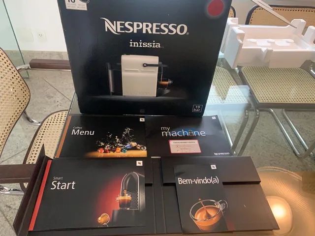 Cafetera Nespresso Inissia C40 automática ruby red para cápsulas