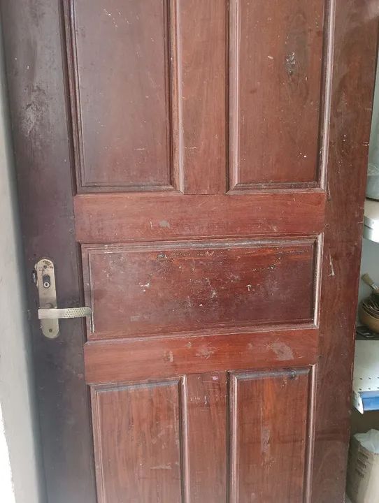 Portas de madeira maciça. Banheiro (R$ 250). - Foto 2