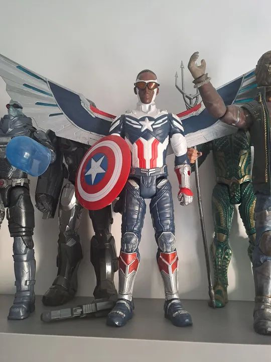 Boneco Falcão América Customizado Marvel - 30 cm