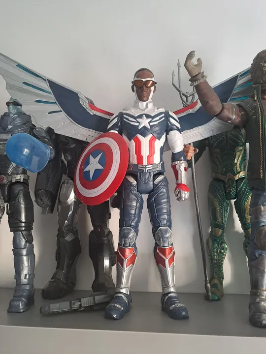 Boneco Falcão América Customizado Marvel - 30 cm