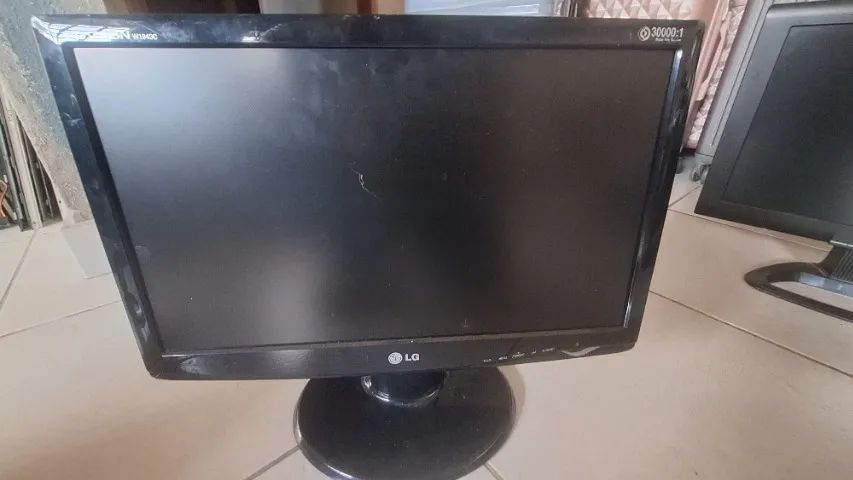 8 monitores com defeito. Diversas marcas e tamanhos - Foto 3