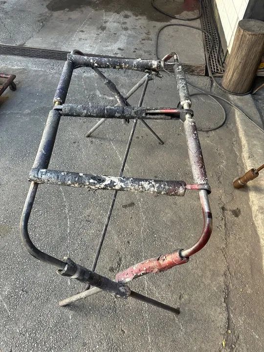 Mesa e papeleira para pintura 500,00 os dois - Foto 5