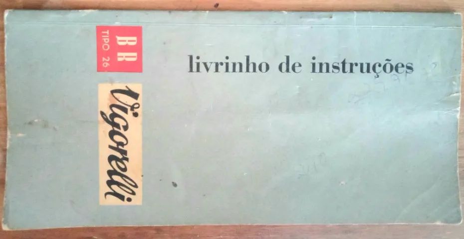 Antiguidade Relíquia - Máquina de costura reta Vigorelli, fabricada em 1959, em gabinete d - Foto 6