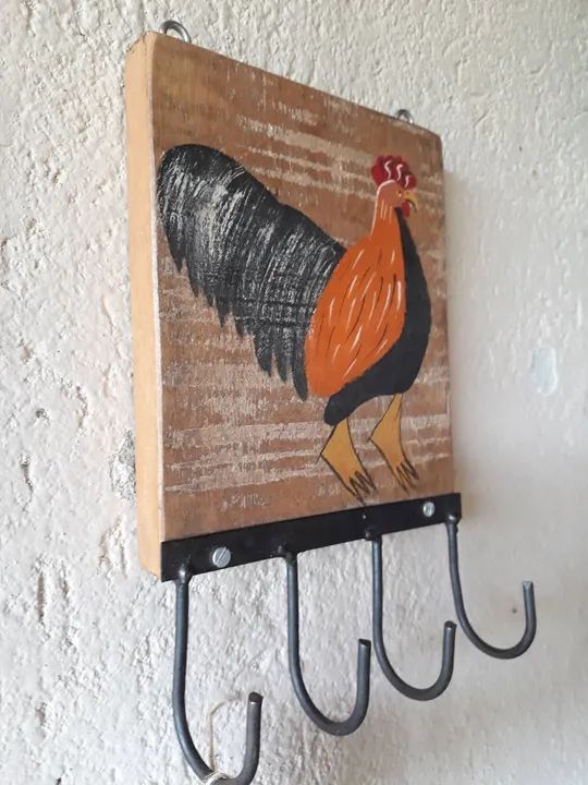 Porta-chaves rústico com pintura de galo - Foto 3