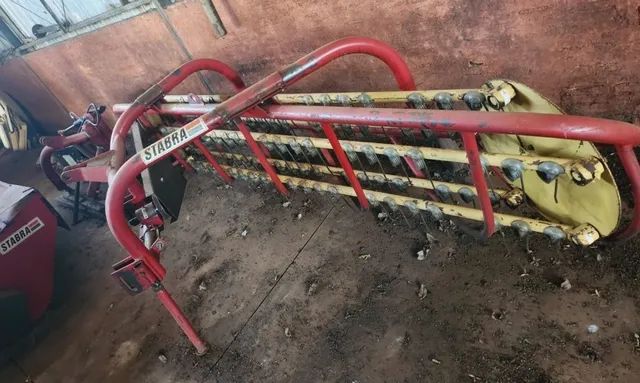Ancinho enleirador de Feno Stabra e Kuhn 2