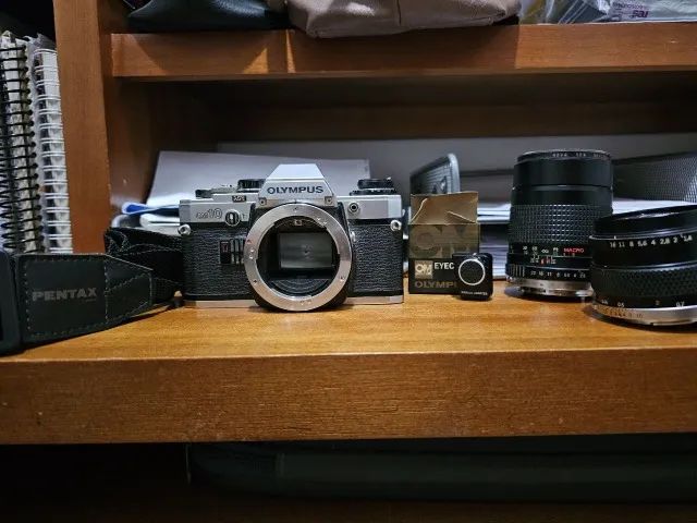 Câmera Analógica Olympus OM10, com Lente 50 mm e Alça - Foto 2