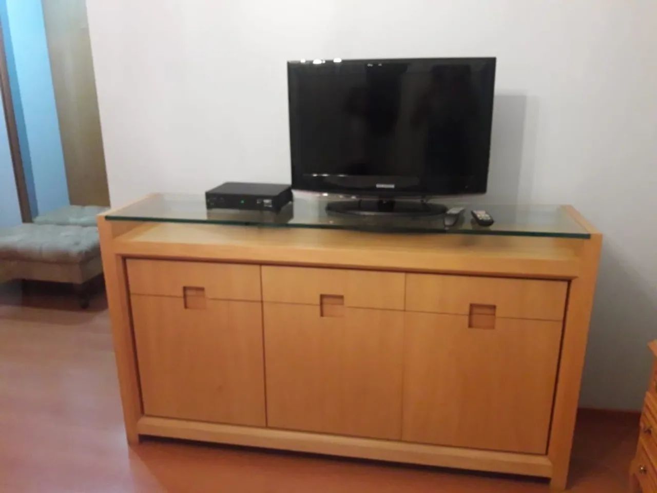 Buffet em madeira marfim