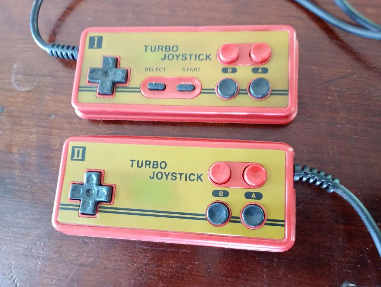 Par de controles Nintendinho 8 bits - Foto 2