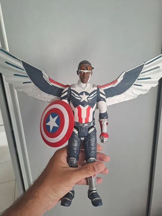 Boneco Falcão América Customizado Marvel - 30 cm - Foto 2