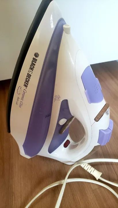  HOJE 30,00.    Ferro à vapor Black decker. Ler descrição 