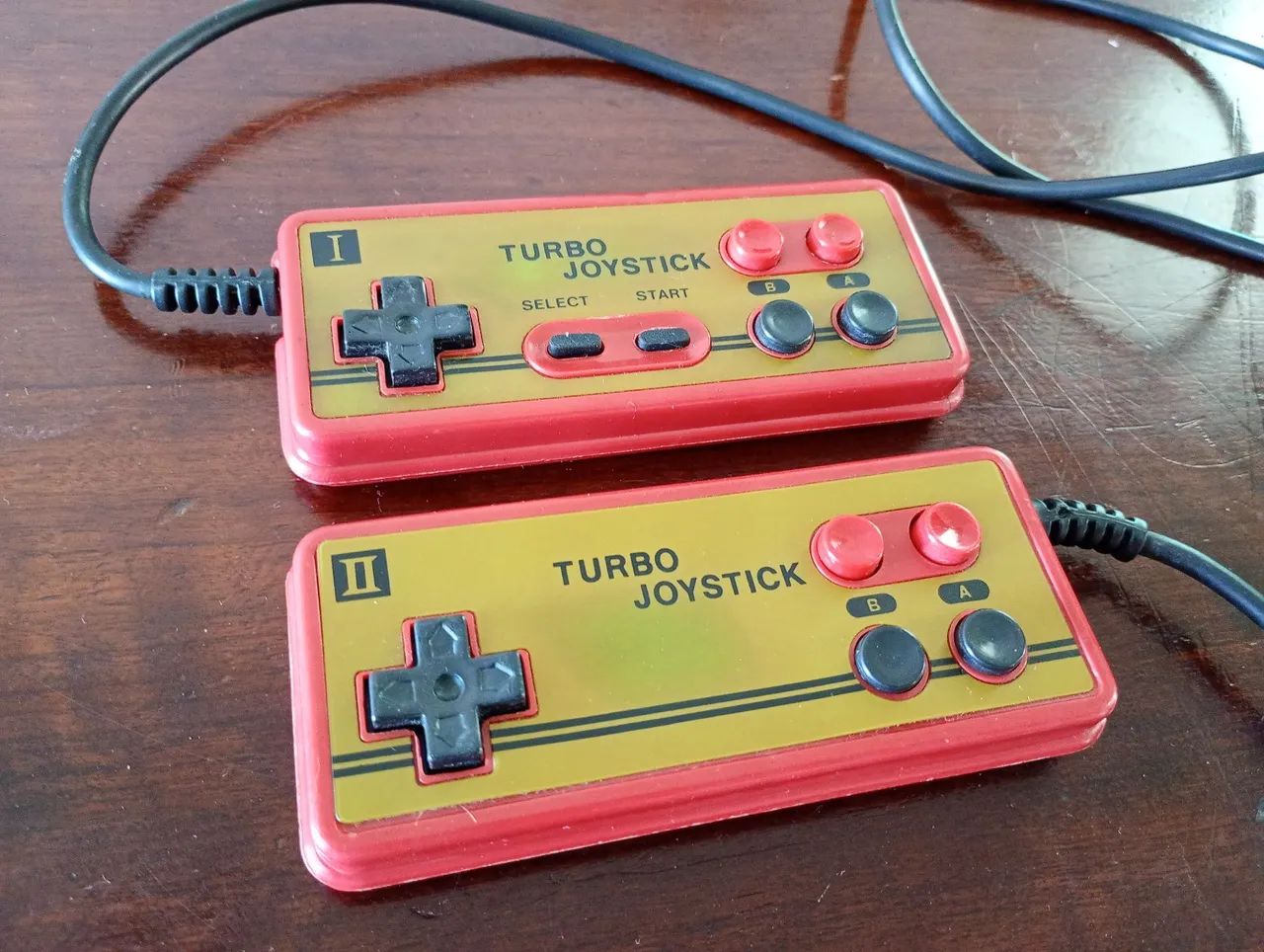 Par de controles Nintendinho 8 bits