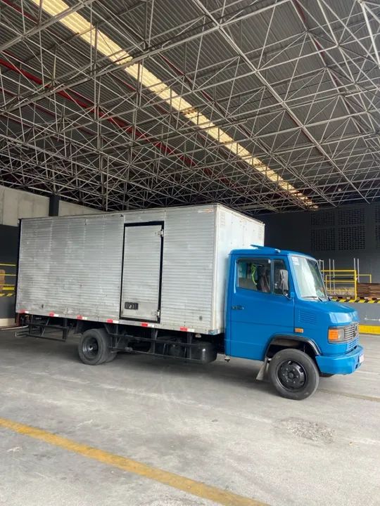 MB 710 Plus 2007 BAÚ 5,5m - Foto 4